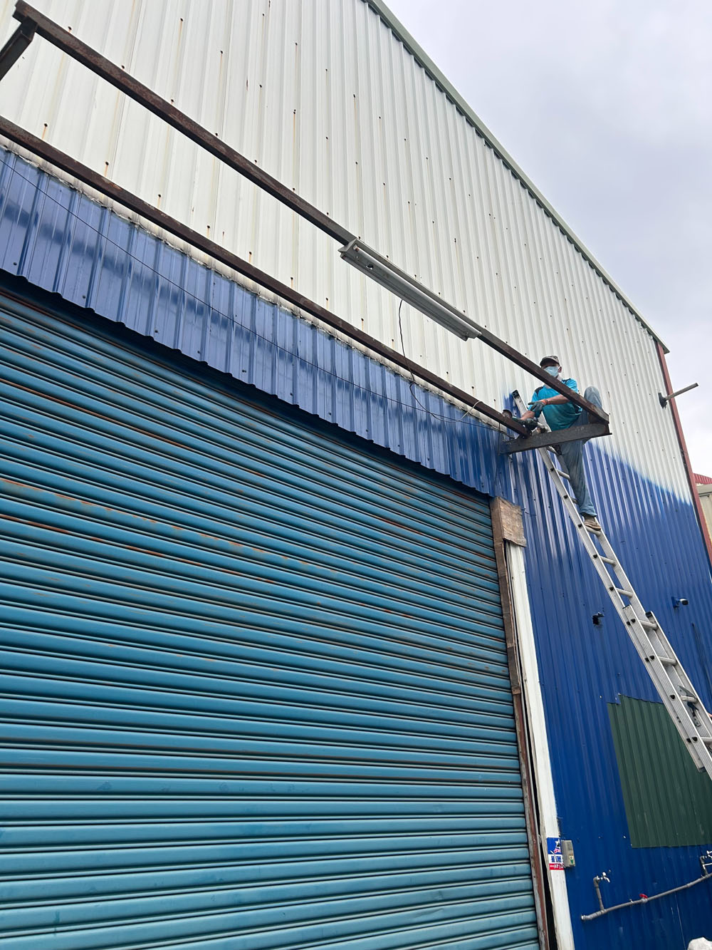 高雄外牆金屬壁板施工