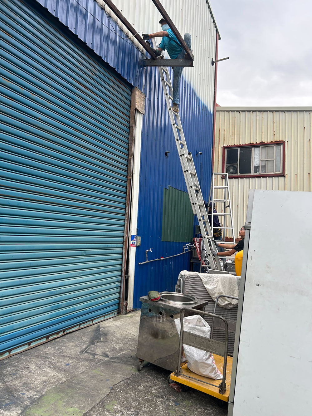 高雄外牆金屬壁板施工