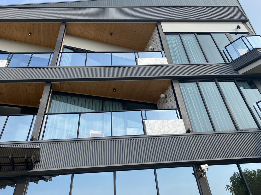 高雄商業建築金屬壁板