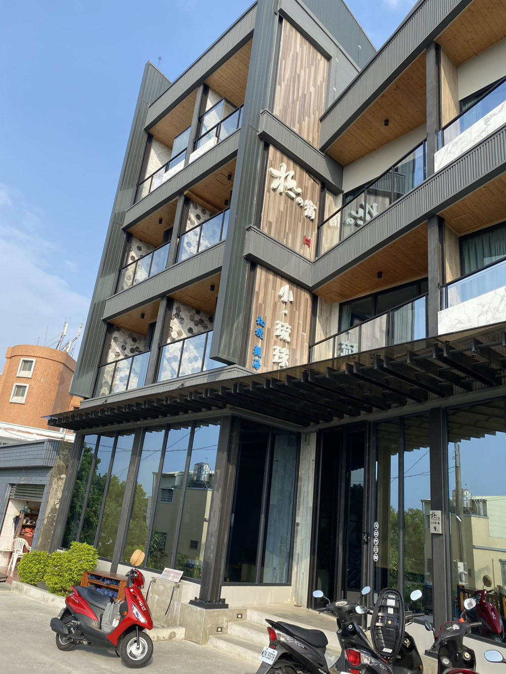 高雄商業建築金屬壁板