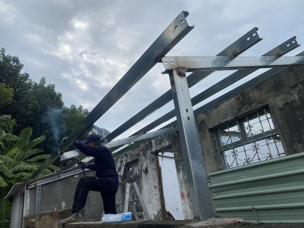 高雄鐵構屋頂鋼架施工