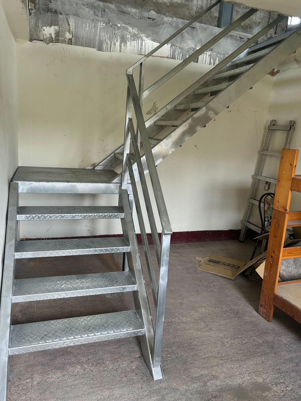 高雄室內鐵製樓梯工程