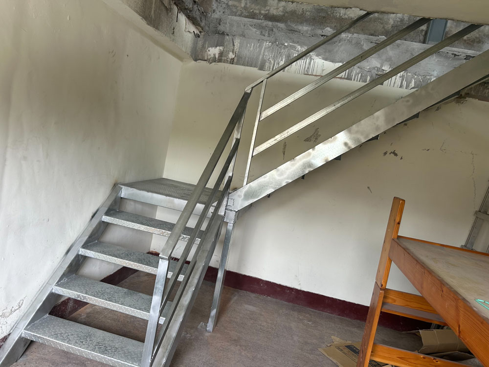 高雄室內鐵製樓梯工程