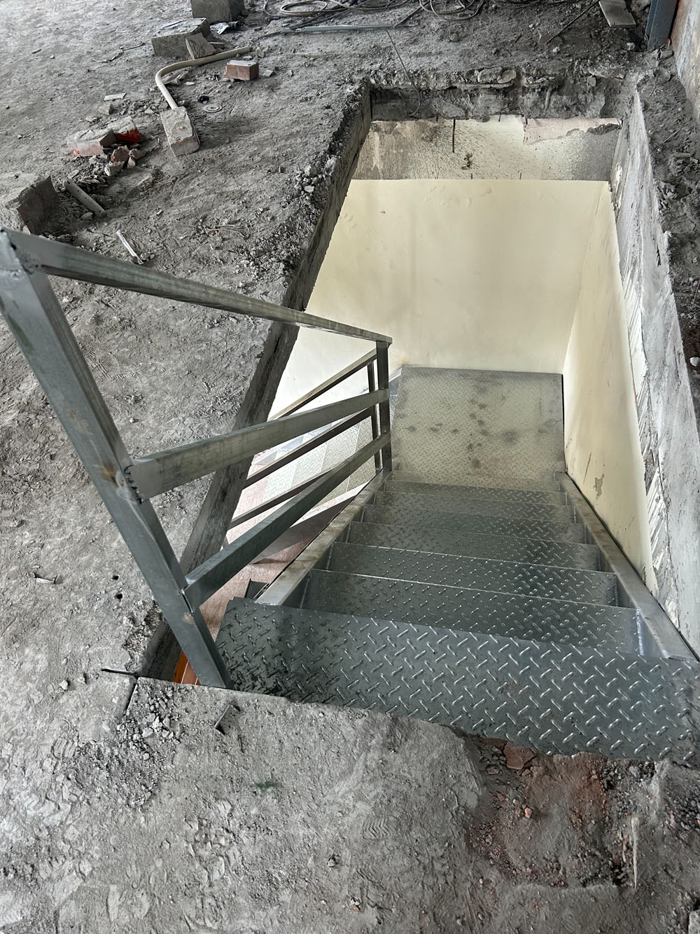 高雄室內鐵製樓梯工程